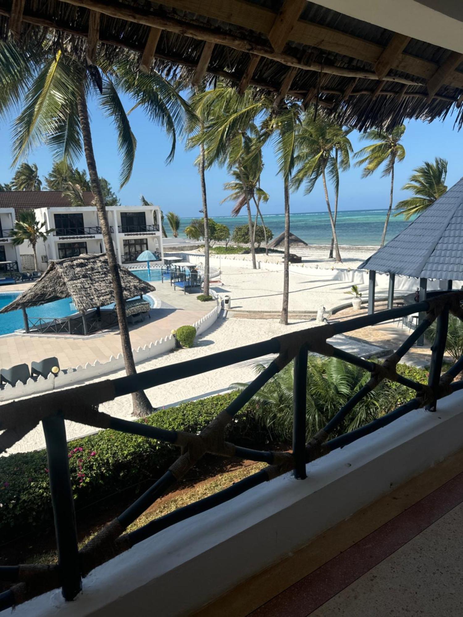 Zanzinite Beach Spa Hotel Zanzibar Екстериор снимка